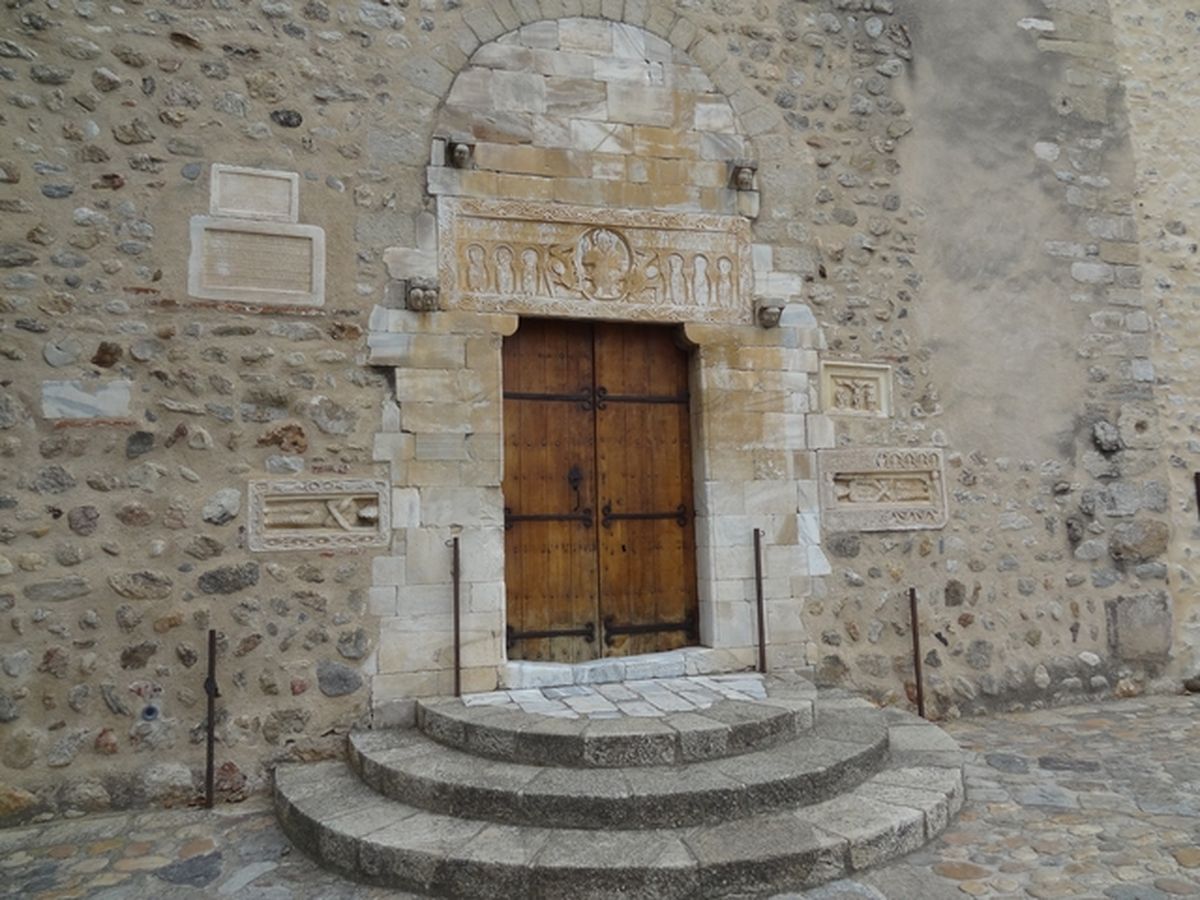 Abbaye St Génis des Fontaines