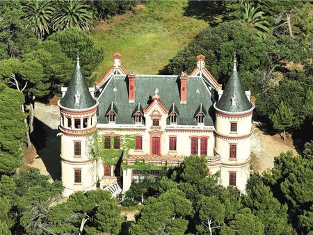 Le château de l'Esparrou, sur la presqu'île de l'étang de Canet.