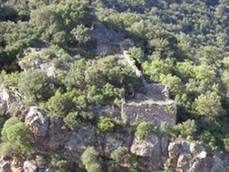 Le château des Maures, dans le village des Cluses