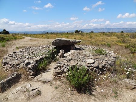 Dolmen du Moli del vent, à Bélesta et son tumulus