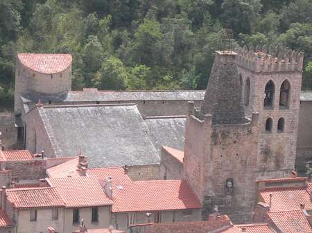 L'église St Jacques de Villefranche-de-Conflent, au centre de la ville