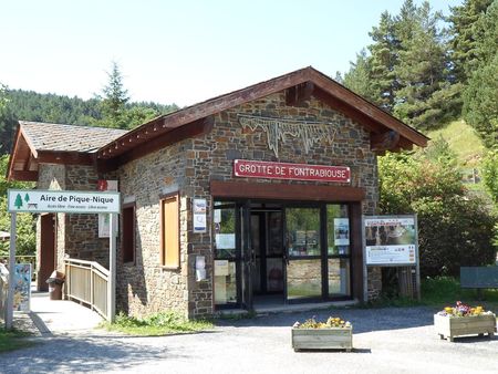 La grotte de Fontrabiouse, à Fontrabiouse.