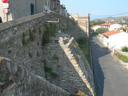 Les remparts d'Ille-sur-Tet.