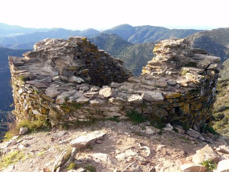 La tour de Querroig, sur les hauteurs de Cerbère.