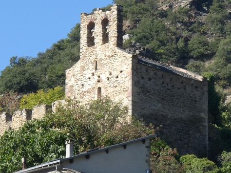 La chapelle Sainte-Madeleine et le château, sur le territoire de Conat