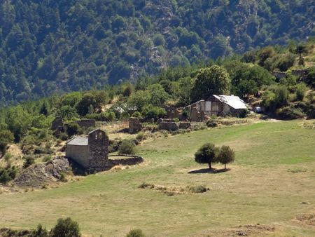 Le hameau d'En, sur le territoire de Nyer.