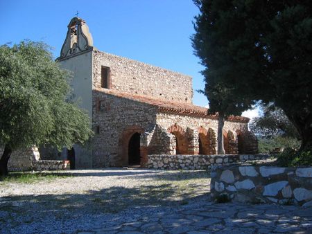 La chapelle Saint-Vincent d'Estagel, sur les hauteurs.