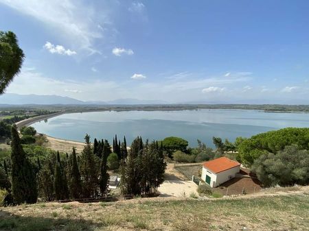 Le lac de Villeneuve-de-la-Raho, une vaste retenue d'eau