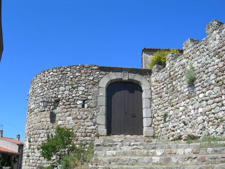 Les remparts de Montalba