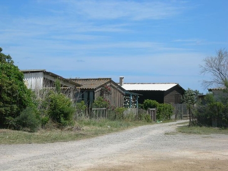 L'anse de la Roquette avec son village de pêcheurs.