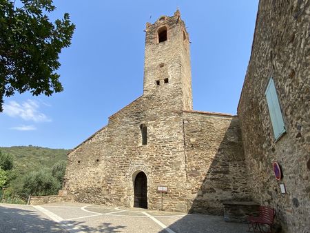 L'église Saint-Michel de Saint-Michel-de-Llotes, dans les Aspres.