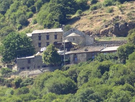 Le hameau de Talau, sur le territoire d'Ayguatébia.