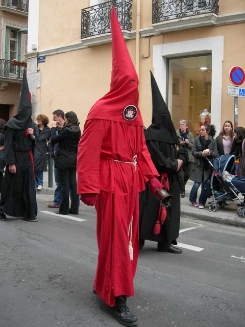 Pénitents à la procession de la Sanch